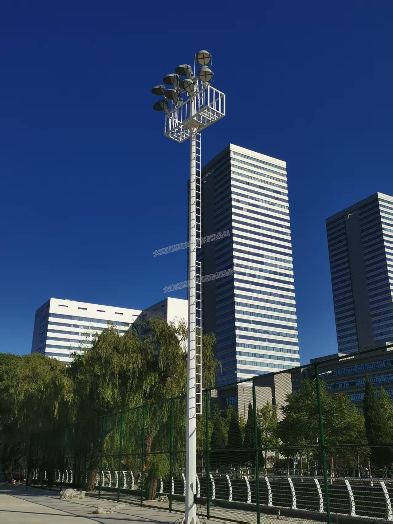 球場高桿燈.jpg